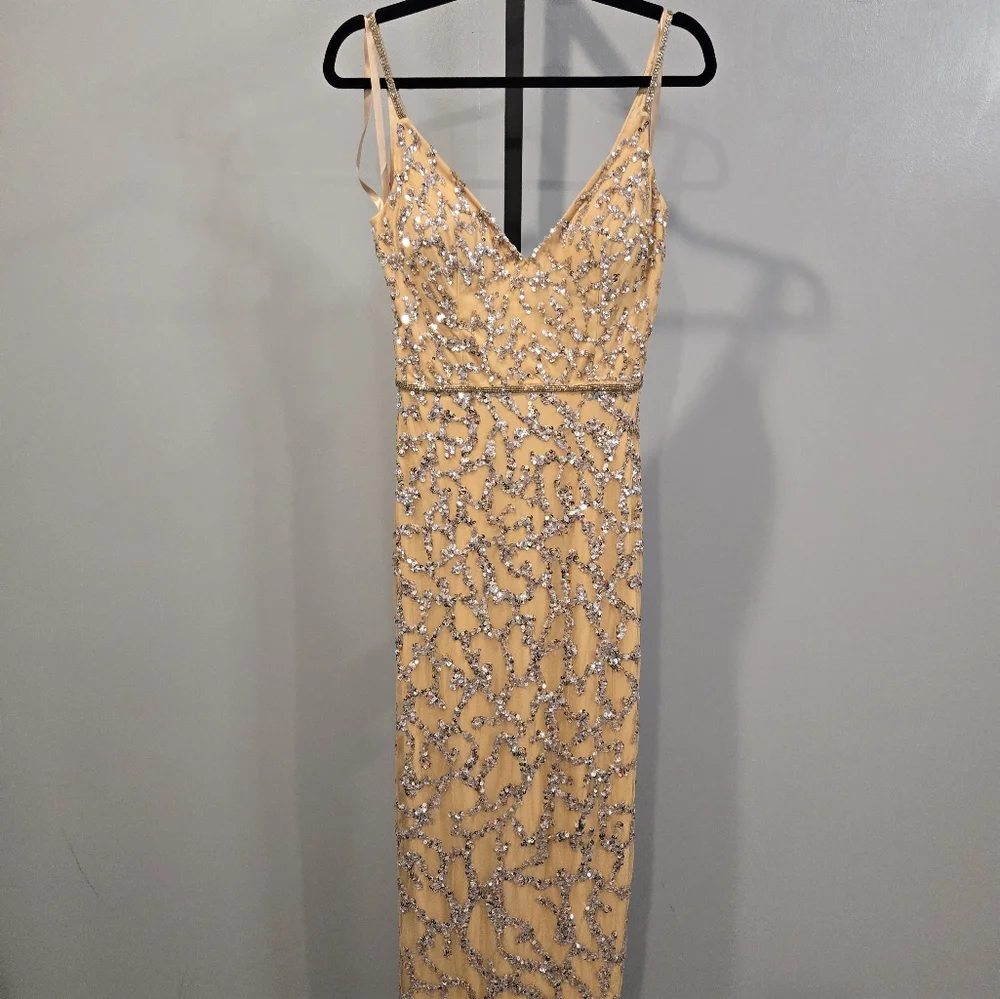 NEW‎ Mac Duggal SLEEVELESS V-NECK BEADED COLUMN GOWN NUDE 5481